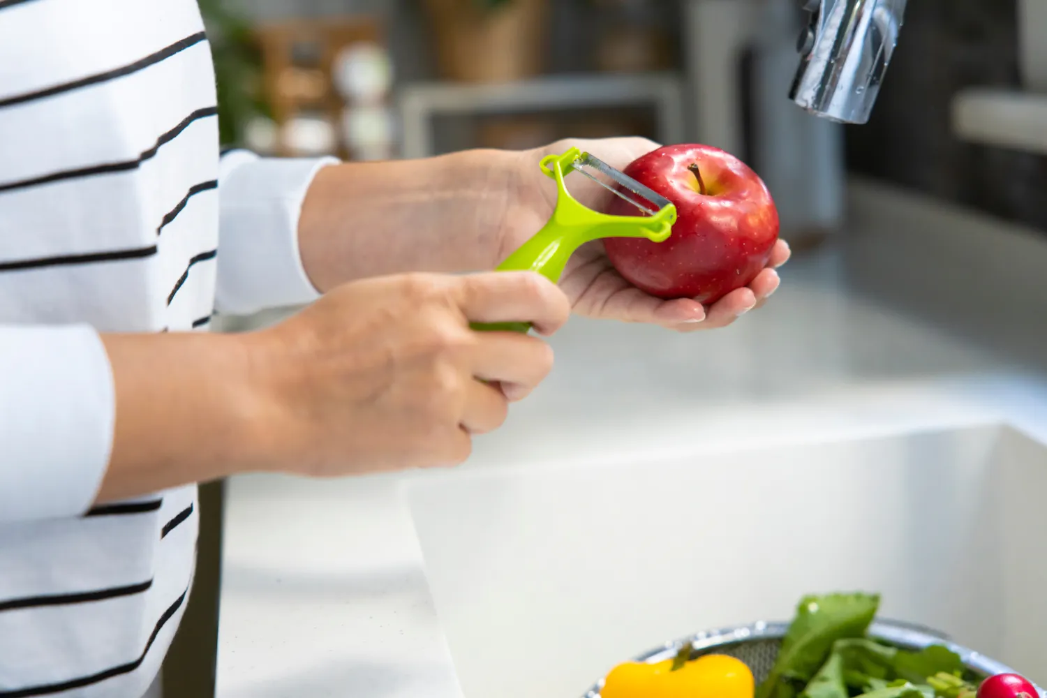 Peau des fruits et légumes : est-elle vraiment plus nutritive ?
