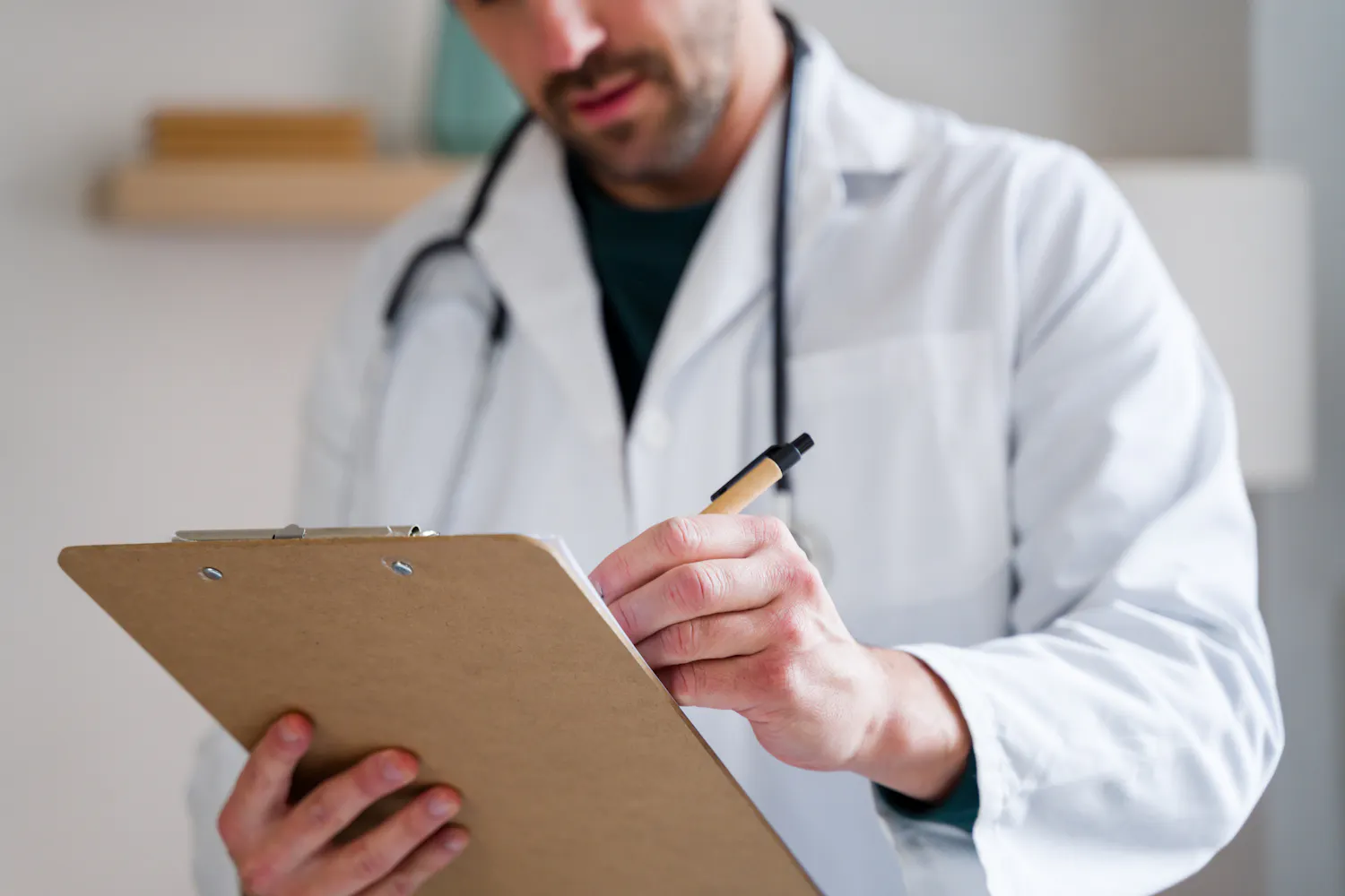 Pourquoi l'écriture des médecins est-elle si difficile à lire ?