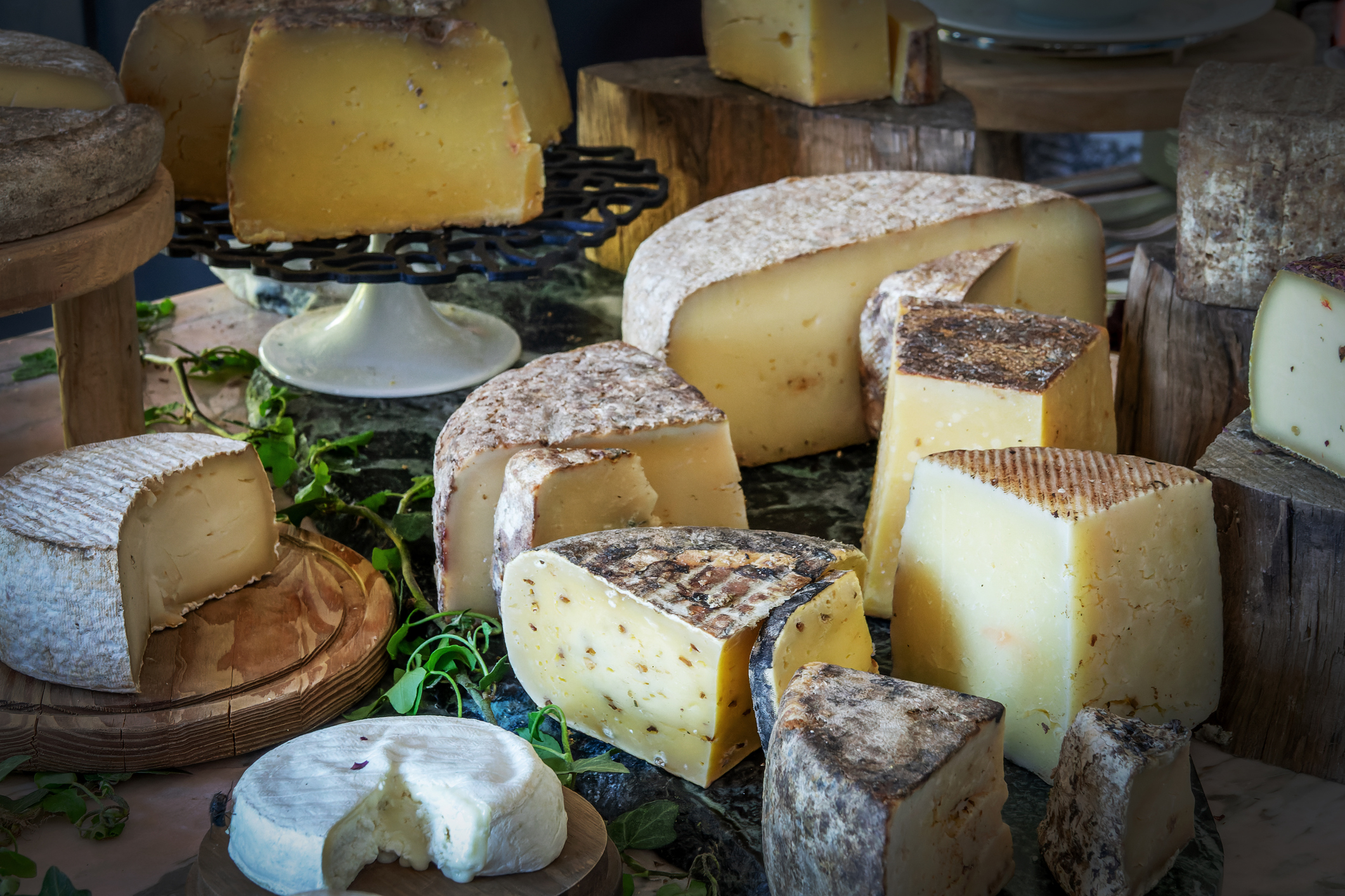 Alzheimer : le fromage, un allié inattendu contre la démence ?