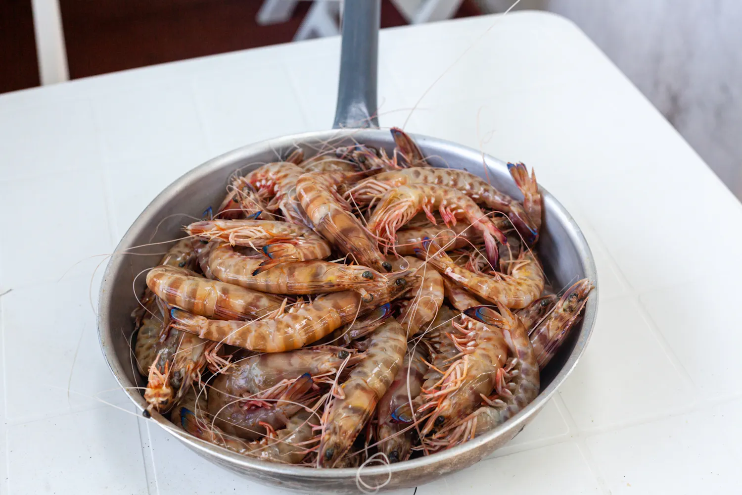Bactérie mangeuse de chair : des gambas de Leclerc rappelées en urgence
