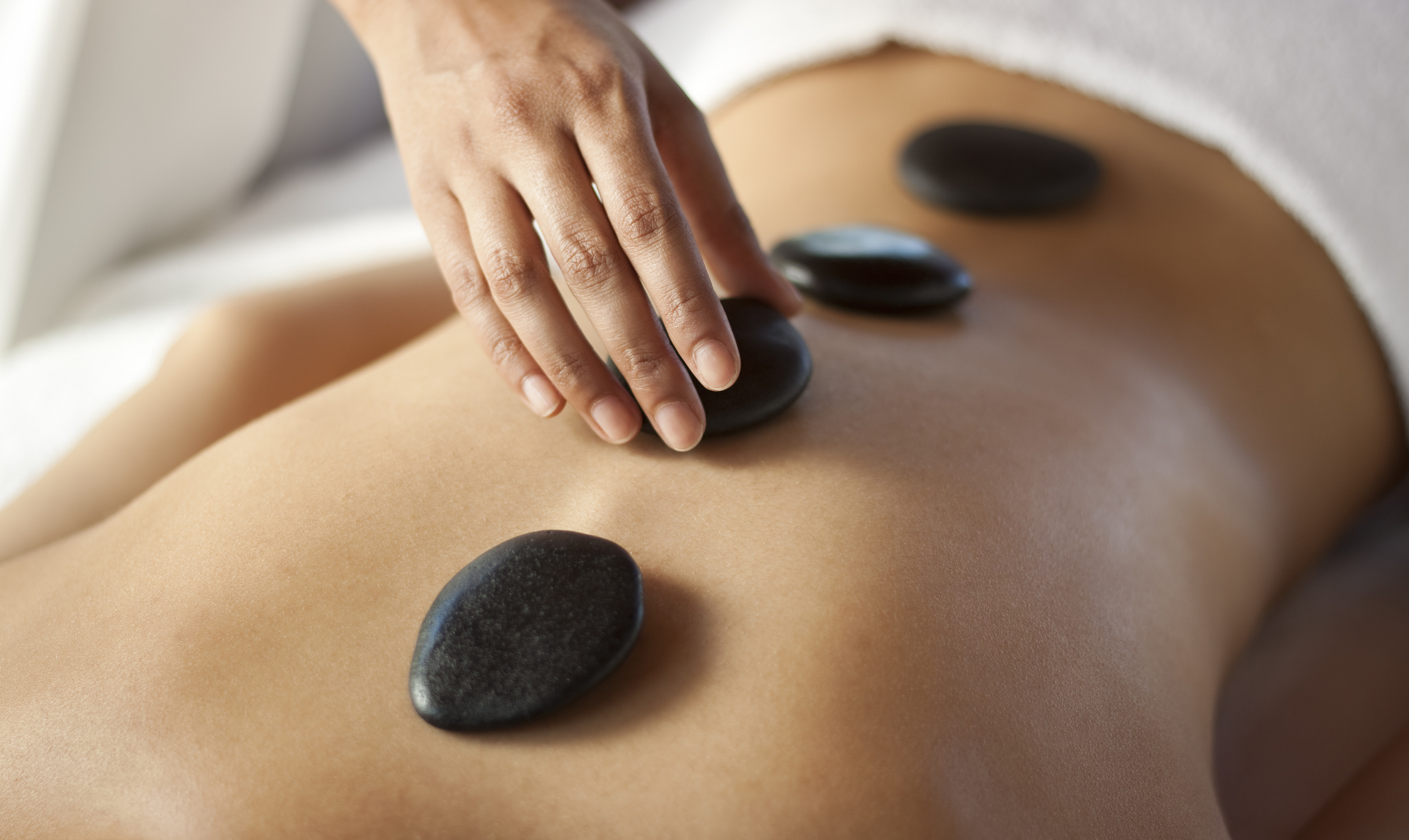Quels sont les bienfaits du massage aux pierres chaudes ?