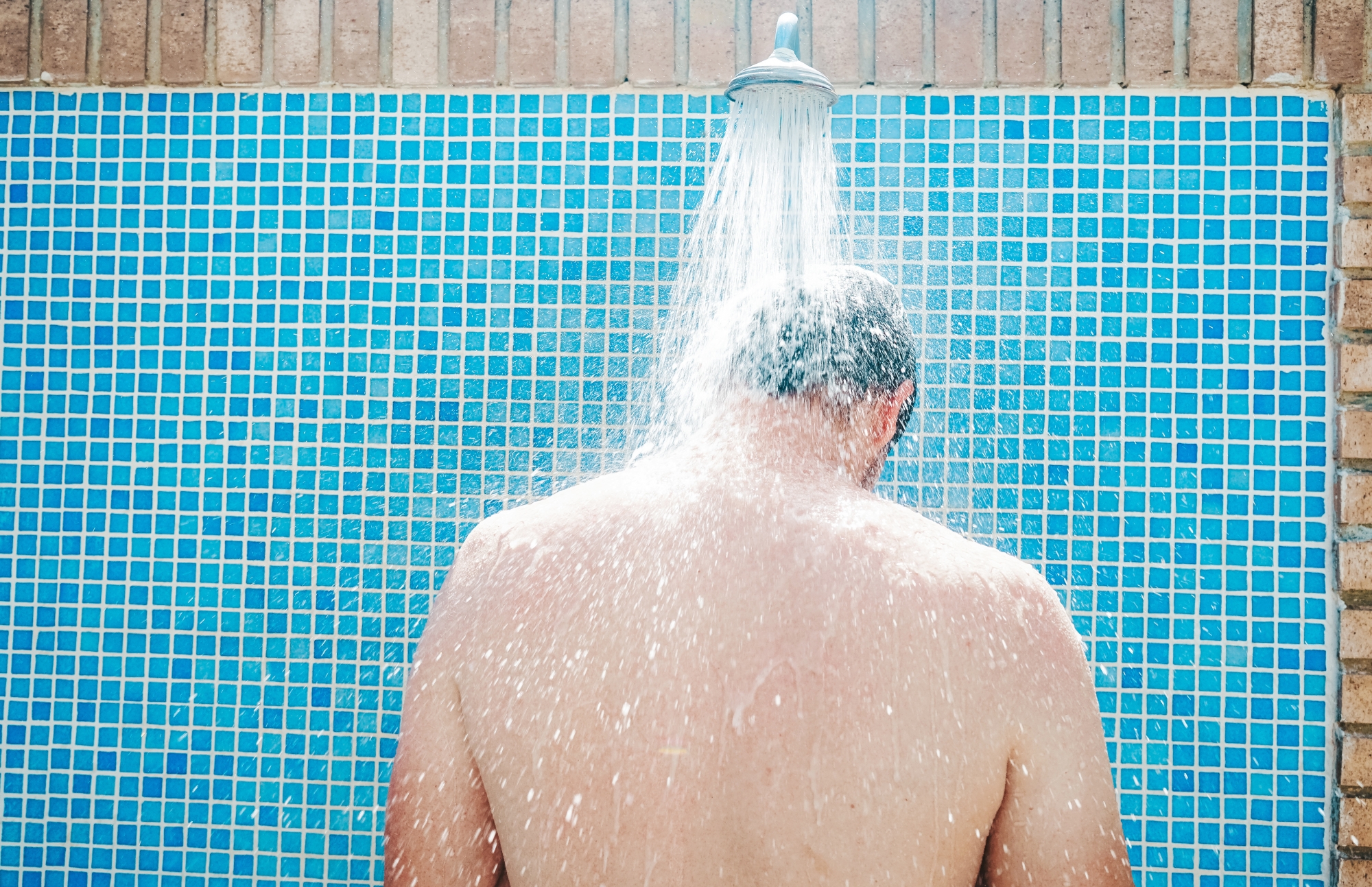 Non, la douche froide ne rafraîchit pas votre corps en cas de canicule, voici pourquoi