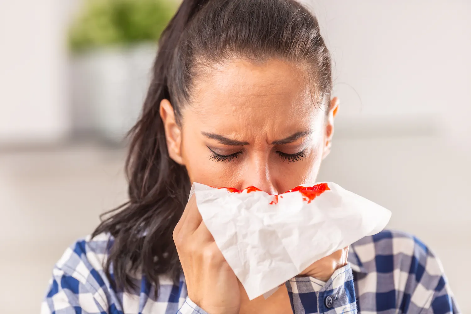 Chaleur et saignement de nez : pourquoi je saigne du nez quand il fait chaud ?