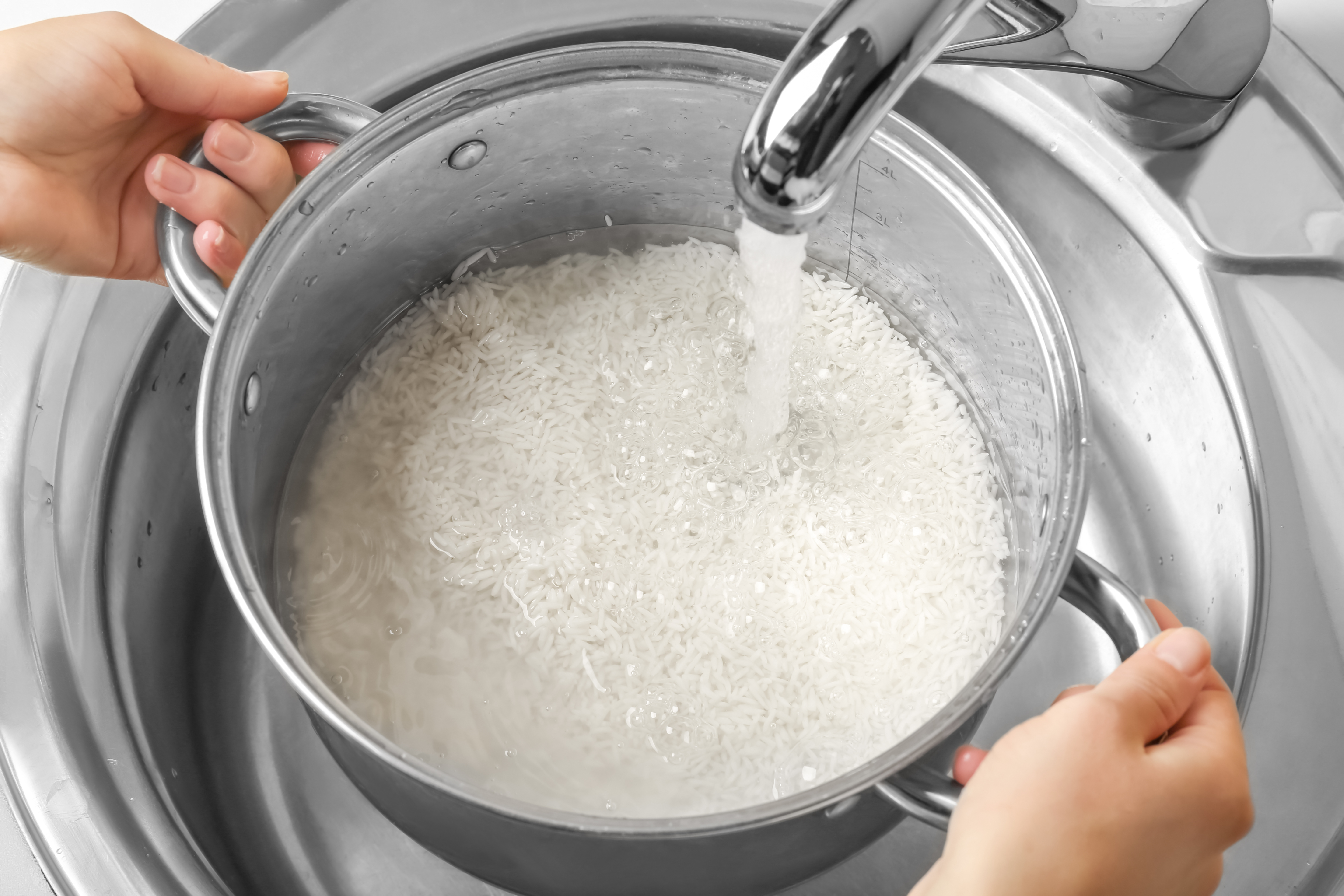 Lavage du riz : faut-il vraiment le rincer avant cuisson ?