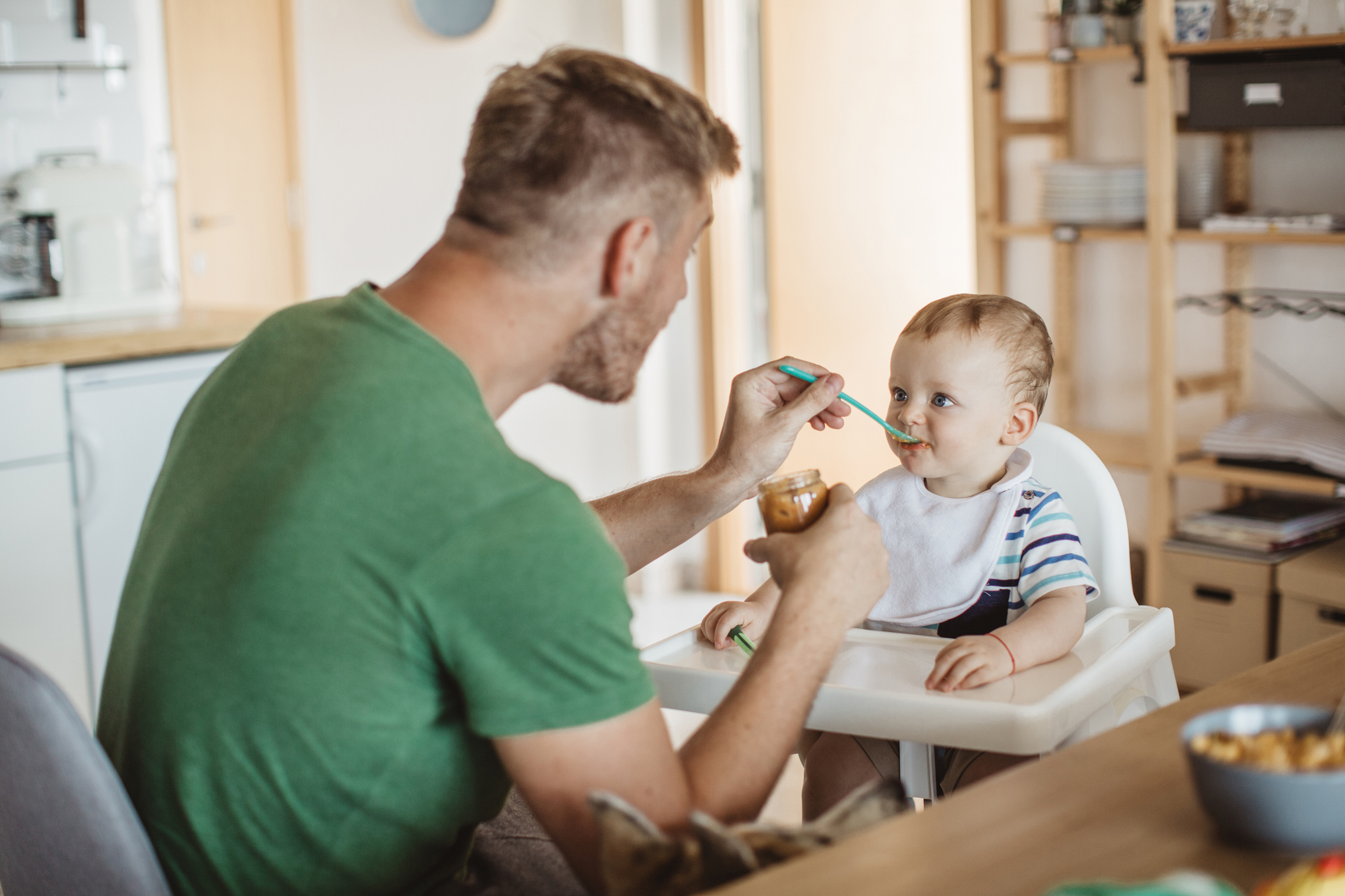 Petits pots pour bébé : quand les introduire, jusqu'à quel âge en donner ?