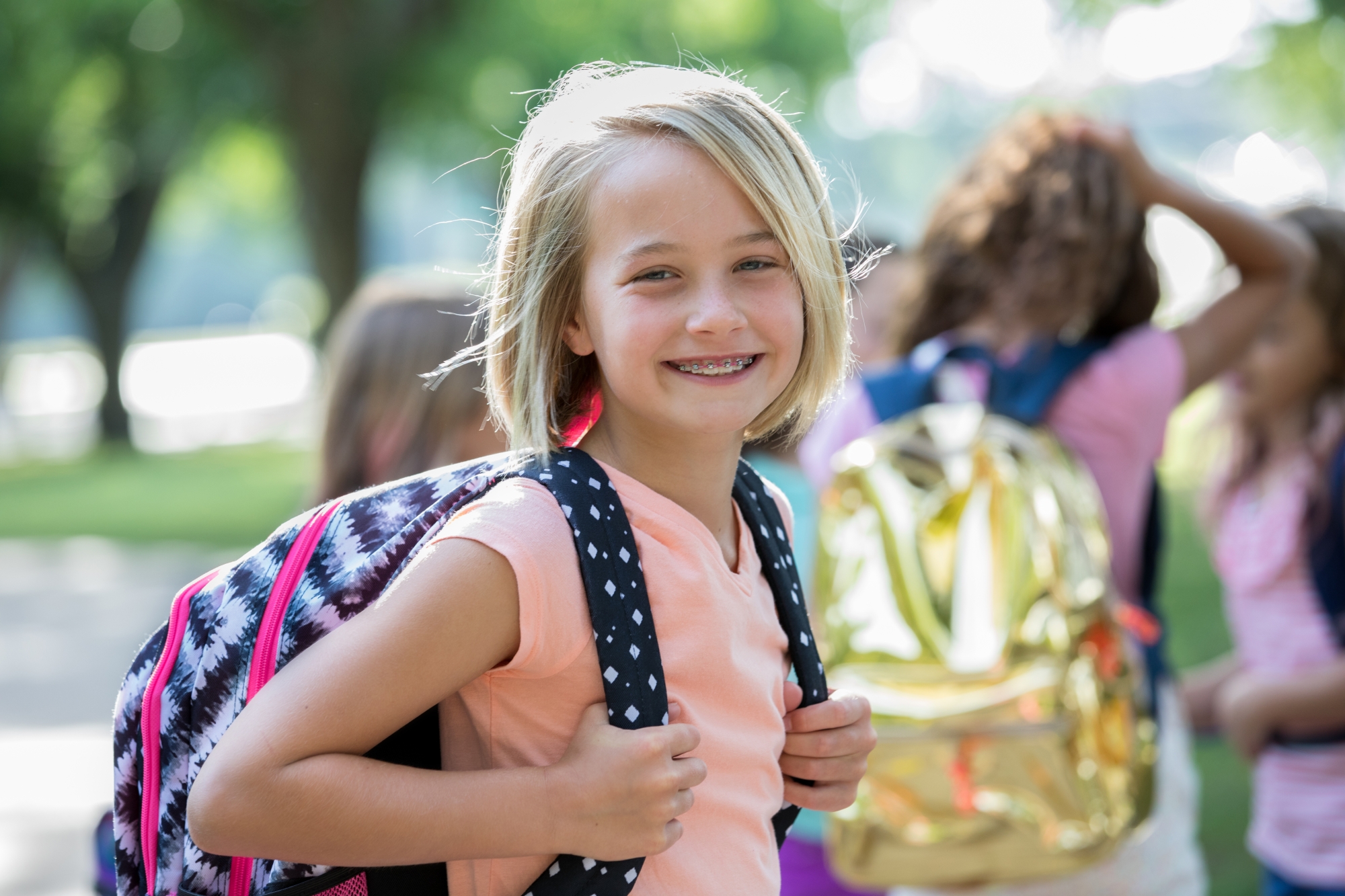 Le cartable de votre enfant est-il trop lourd : ces signes qui doivent vous alerter