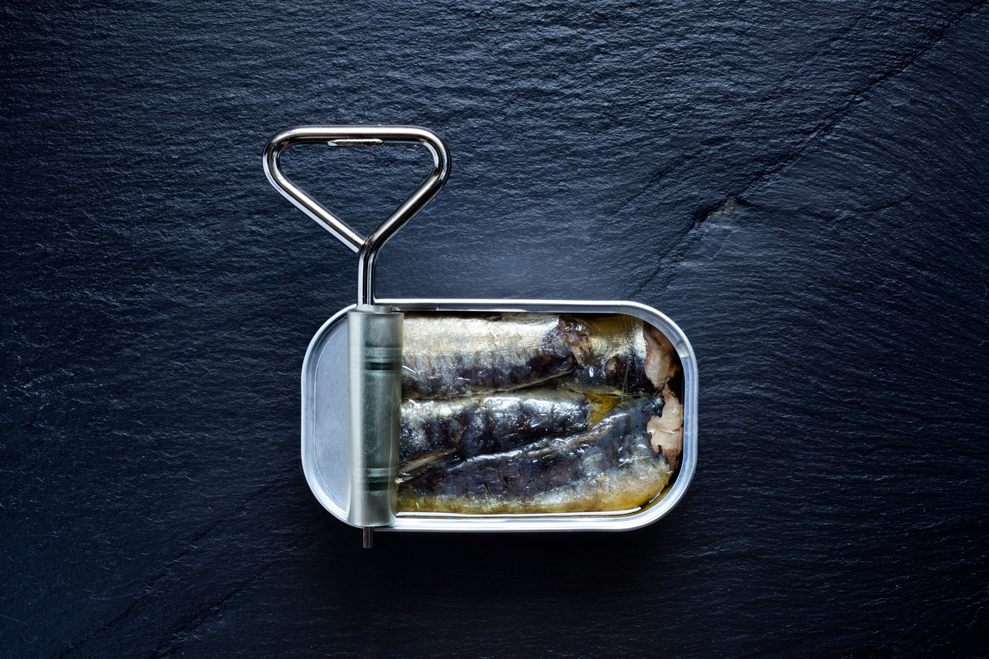 Peut-on manger des sardines en boîte le soir ?