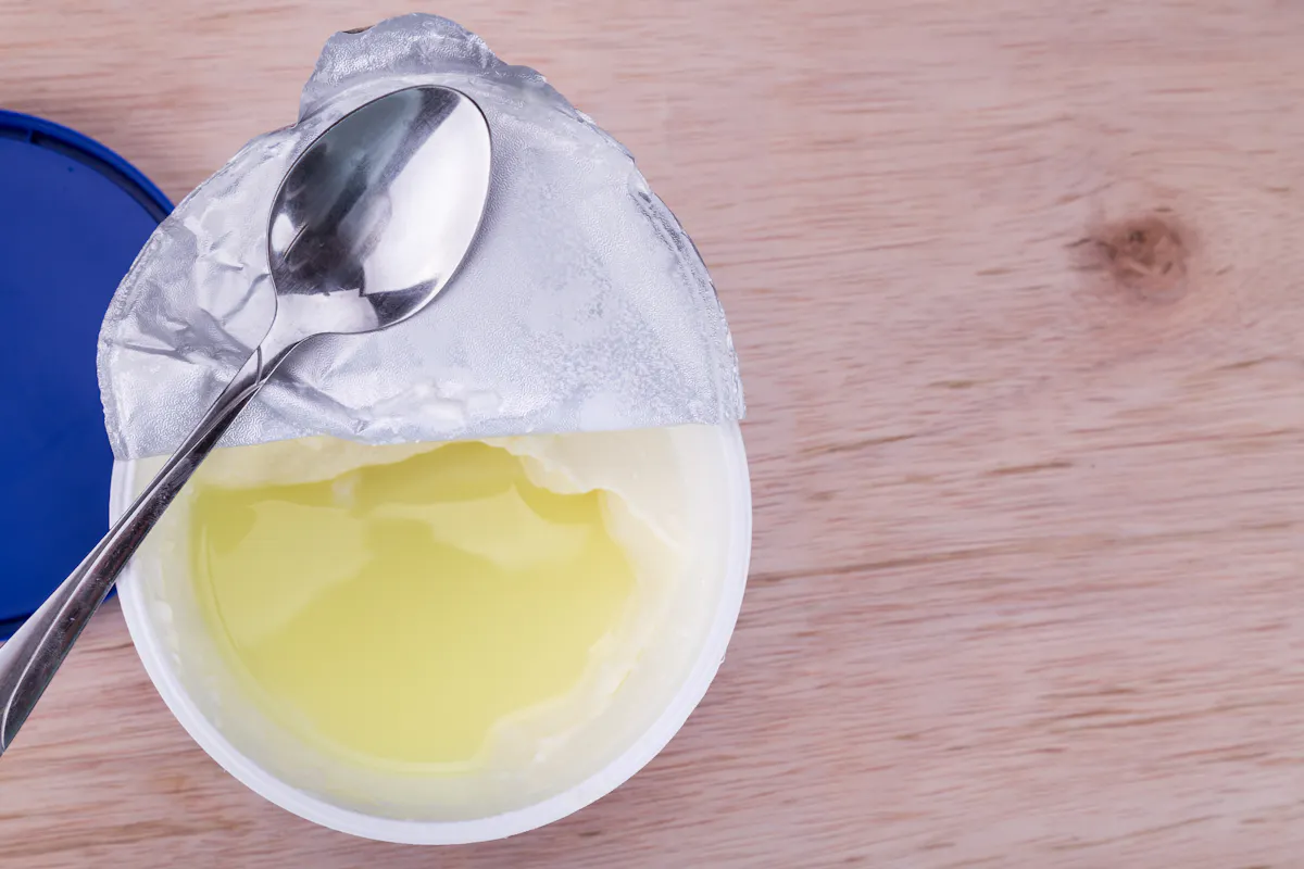 Peut-on vraiment boire le petit-lait des yaourts ?