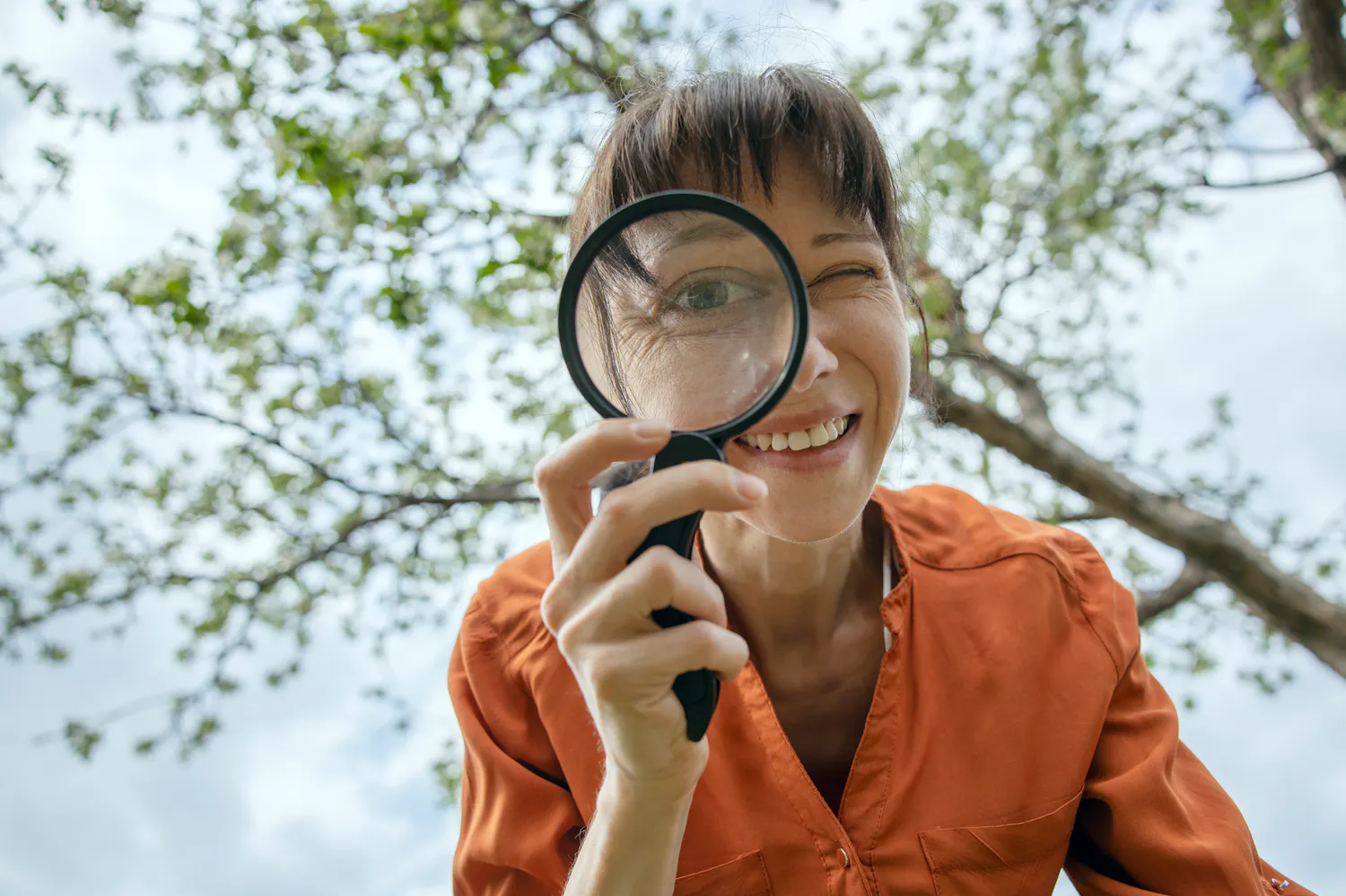 Corps flottants dans les yeux : quand s’inquiéter et consulter ?