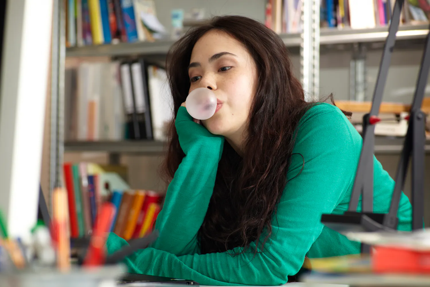 Mâcher du chewing-gum toute la journée, c’est vraiment sans risque ?