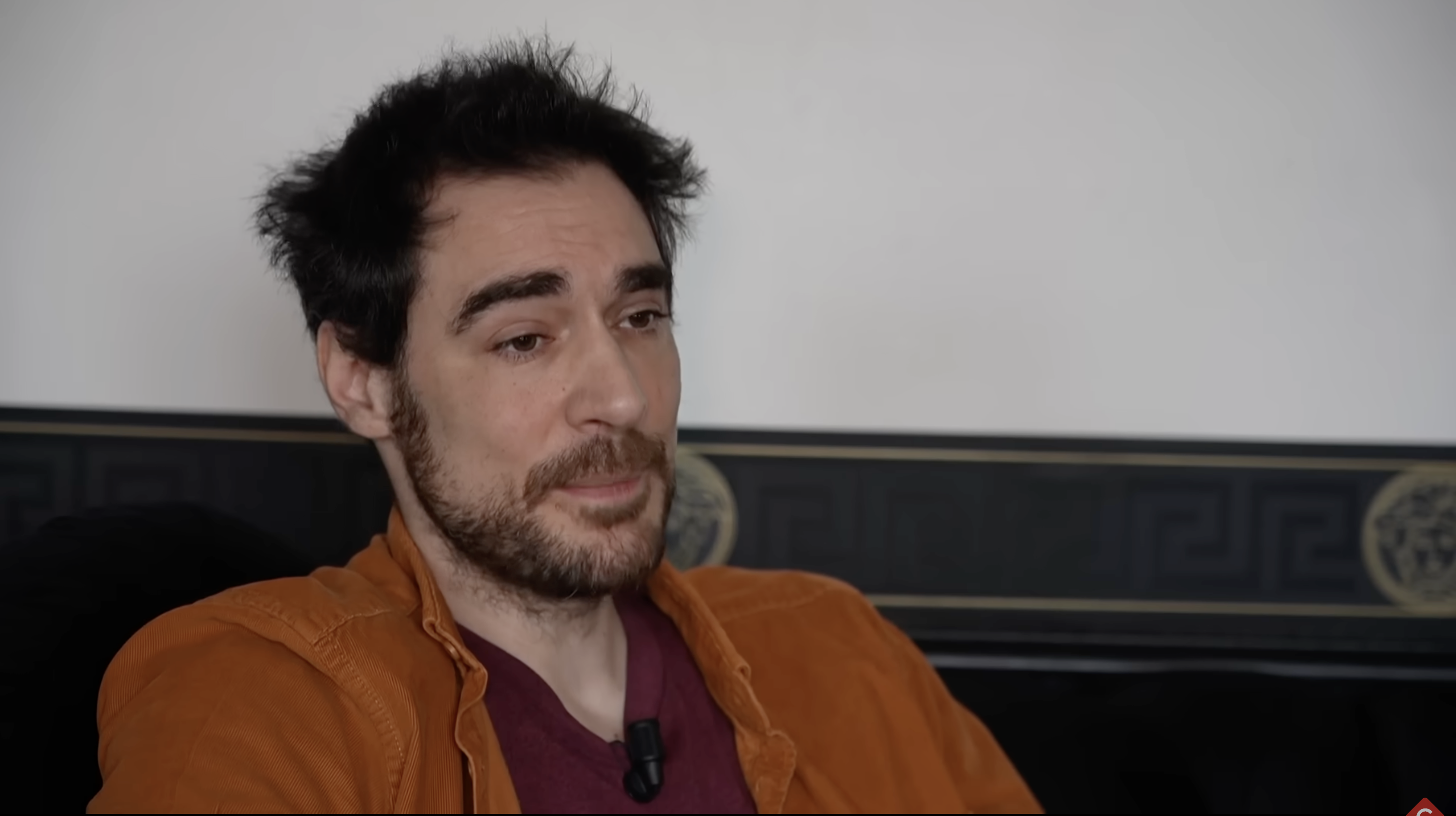 implants-anti-hernie-le-com-dien-fran-ais-arnaud-denis-s-est-fait