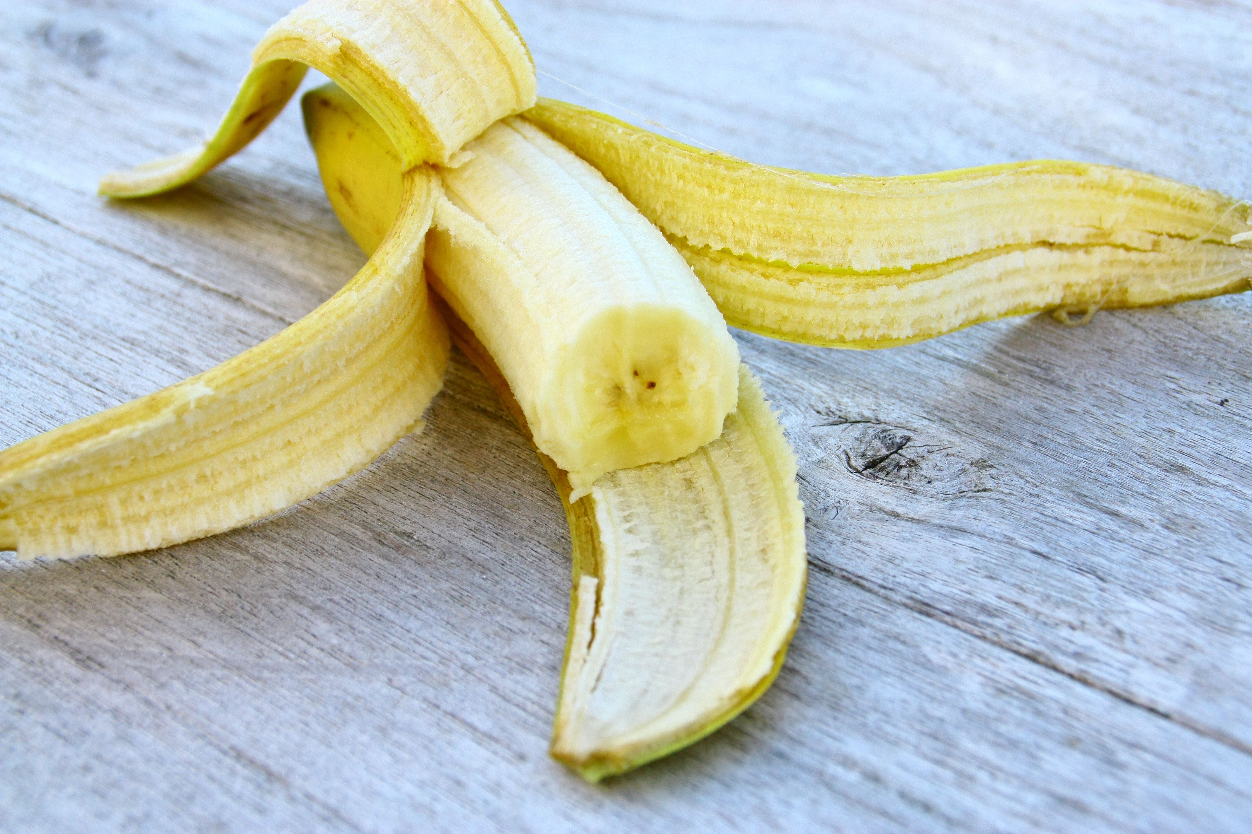 Faut-il manger les filaments blancs de la banane ?