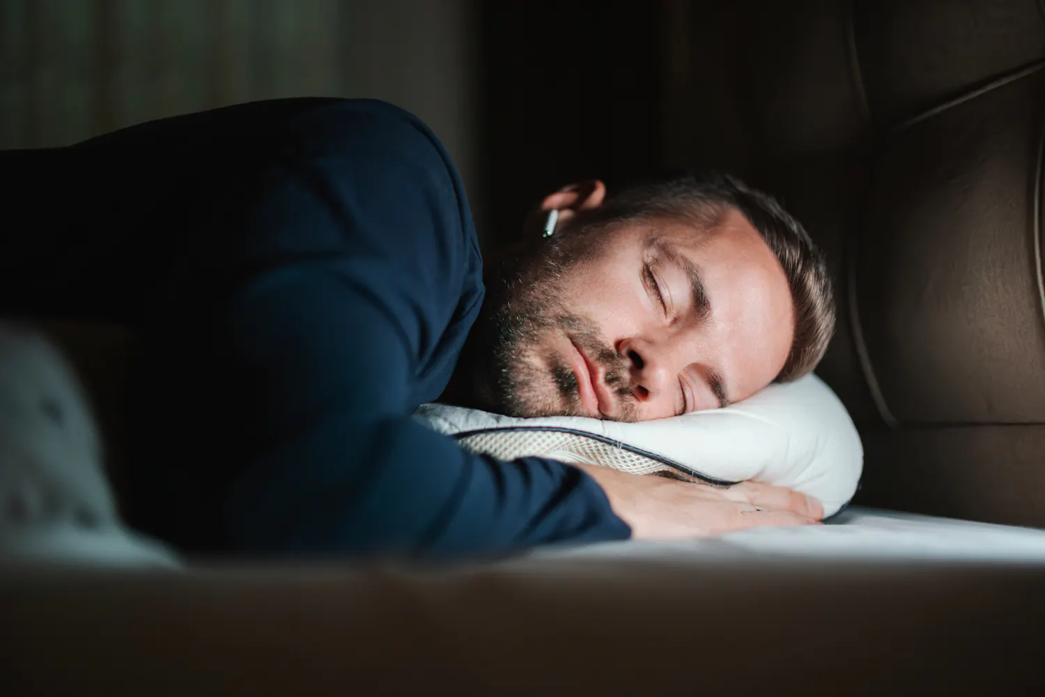 Écouter un podcast pour s'endormir : bonne ou mauvaise idée ?