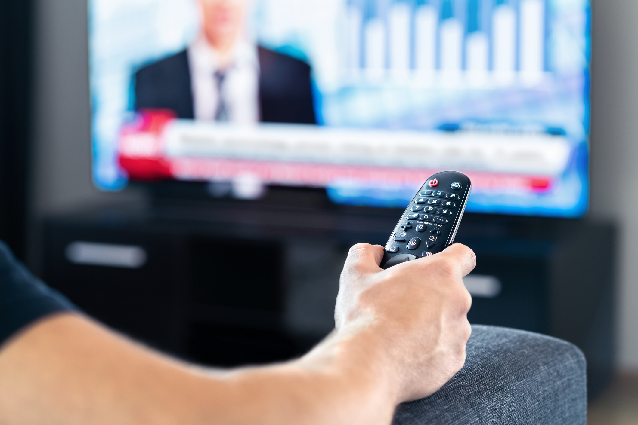 S’informer sur la politique aurait des effets négatifs pour notre travail