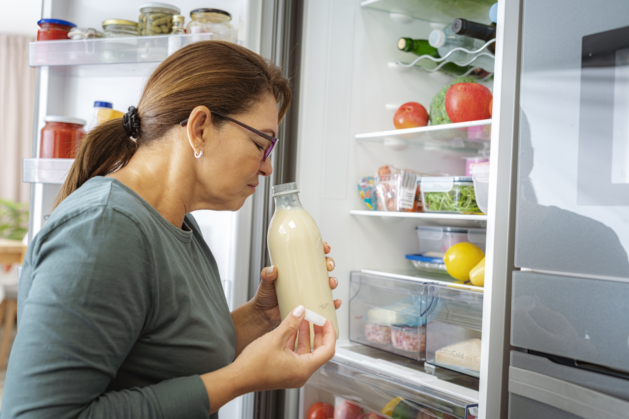 Sauces, lait, cornichons ... combien de temps mes aliments ouverts peuvent rester au frigo ?