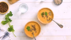 Recette de la soupe de patates douces quinoa et coriandre en vidéo